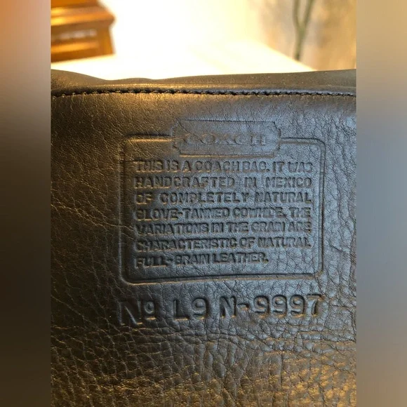 Vintage Coach Legacy Small Zip Bag #9997
Black Leather w/ hangtag and dust bag - Picture 15 of 16